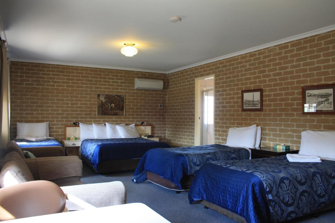 Grand Manor Motor Inn Queanbeyan Kültér fotó