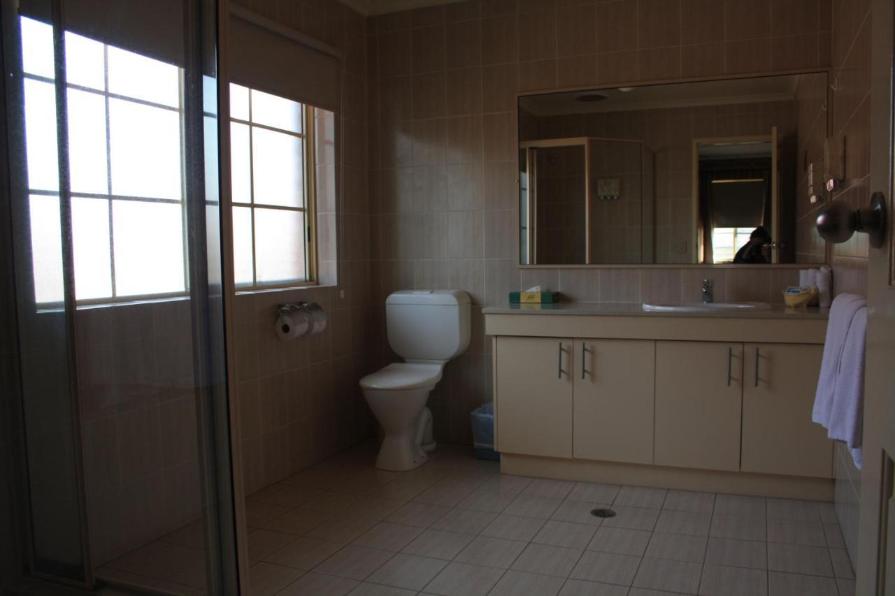 Grand Manor Motor Inn Queanbeyan Kültér fotó