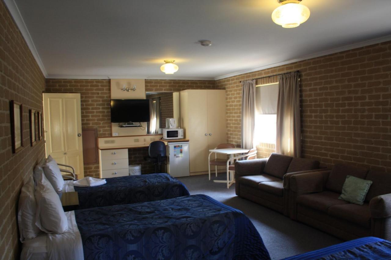 Grand Manor Motor Inn Queanbeyan Kültér fotó