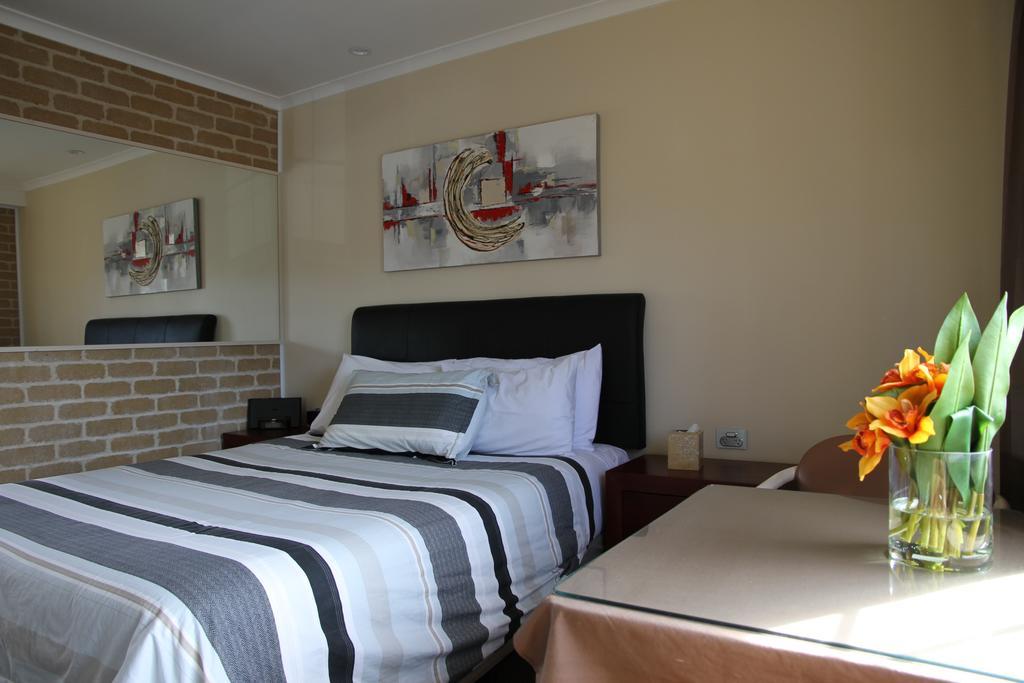 Grand Manor Motor Inn Queanbeyan Kültér fotó