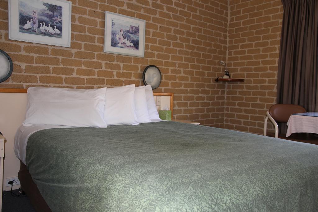 Grand Manor Motor Inn Queanbeyan Kültér fotó