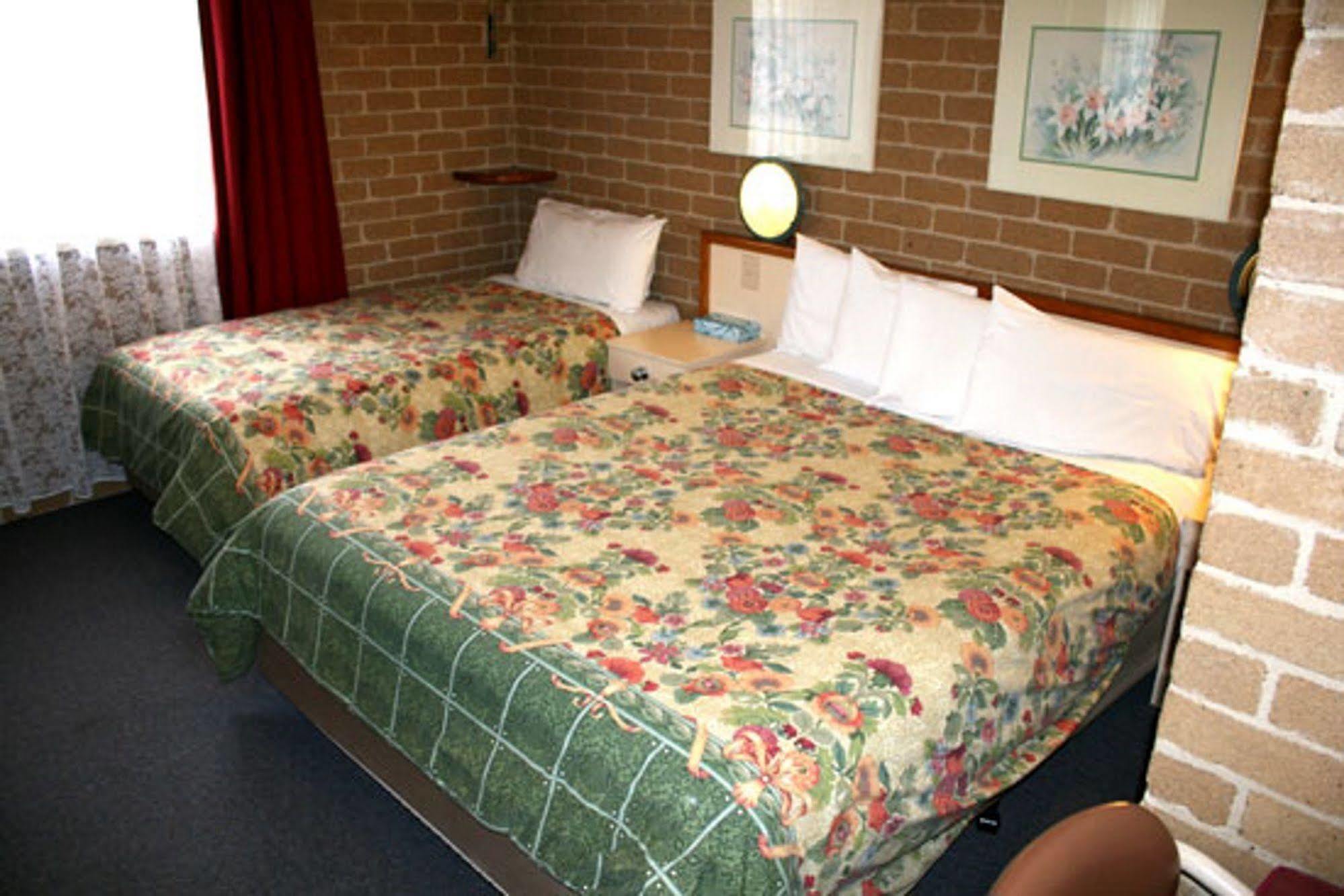 Grand Manor Motor Inn Queanbeyan Kültér fotó