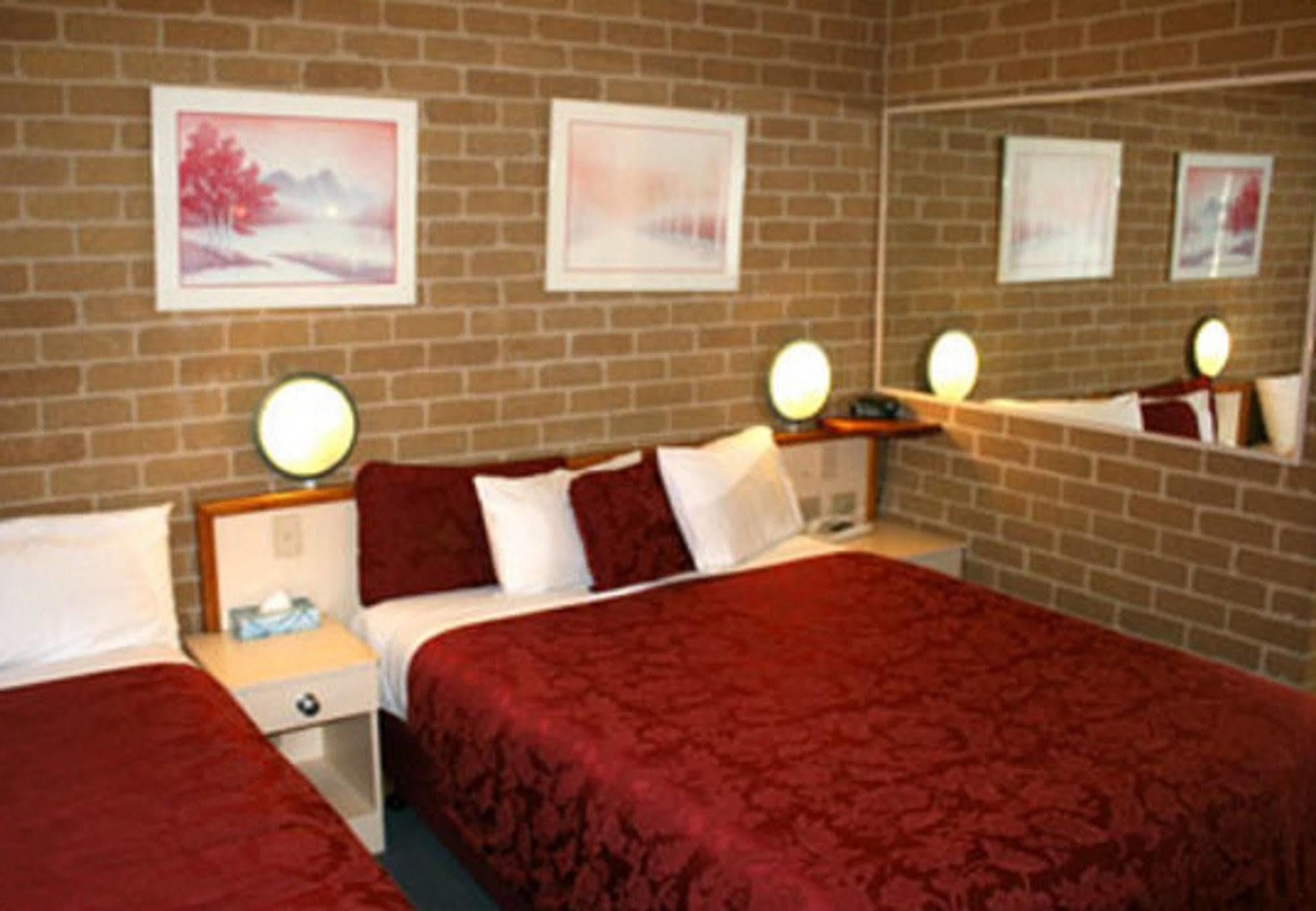 Grand Manor Motor Inn Queanbeyan Kültér fotó