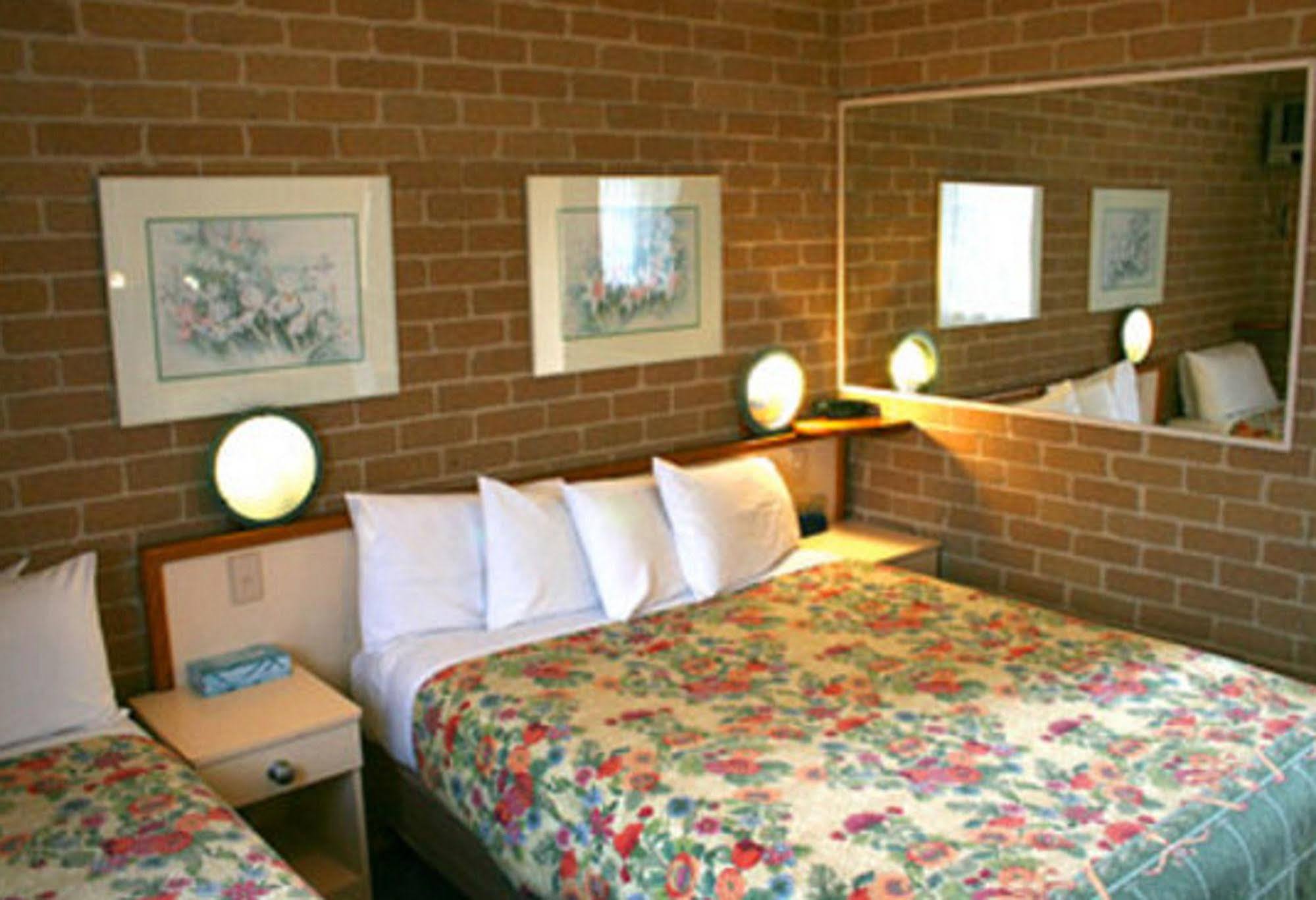 Grand Manor Motor Inn Queanbeyan Kültér fotó