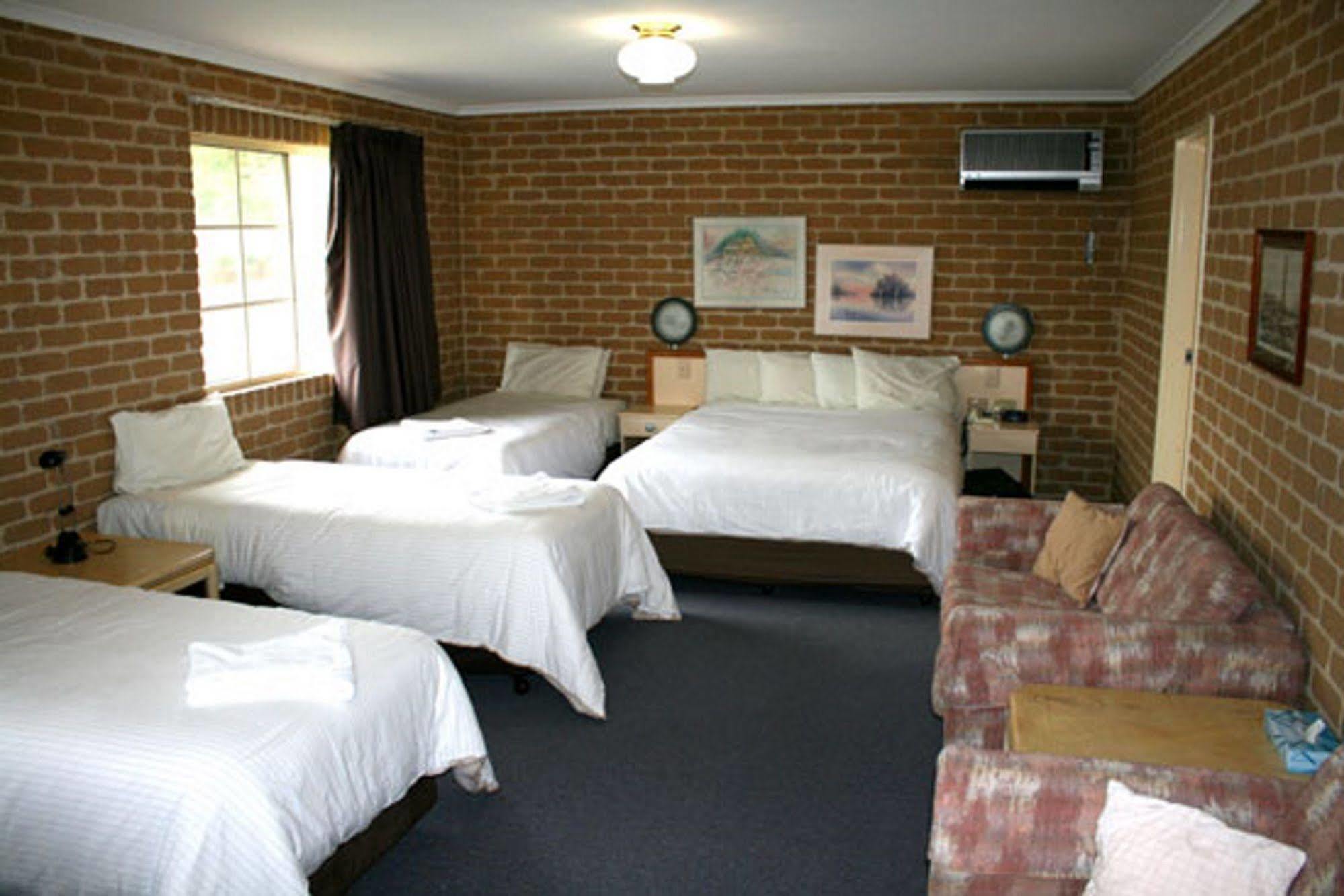 Grand Manor Motor Inn Queanbeyan Kültér fotó