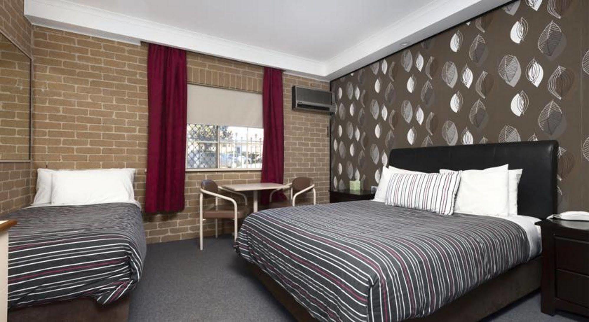 Grand Manor Motor Inn Queanbeyan Kültér fotó