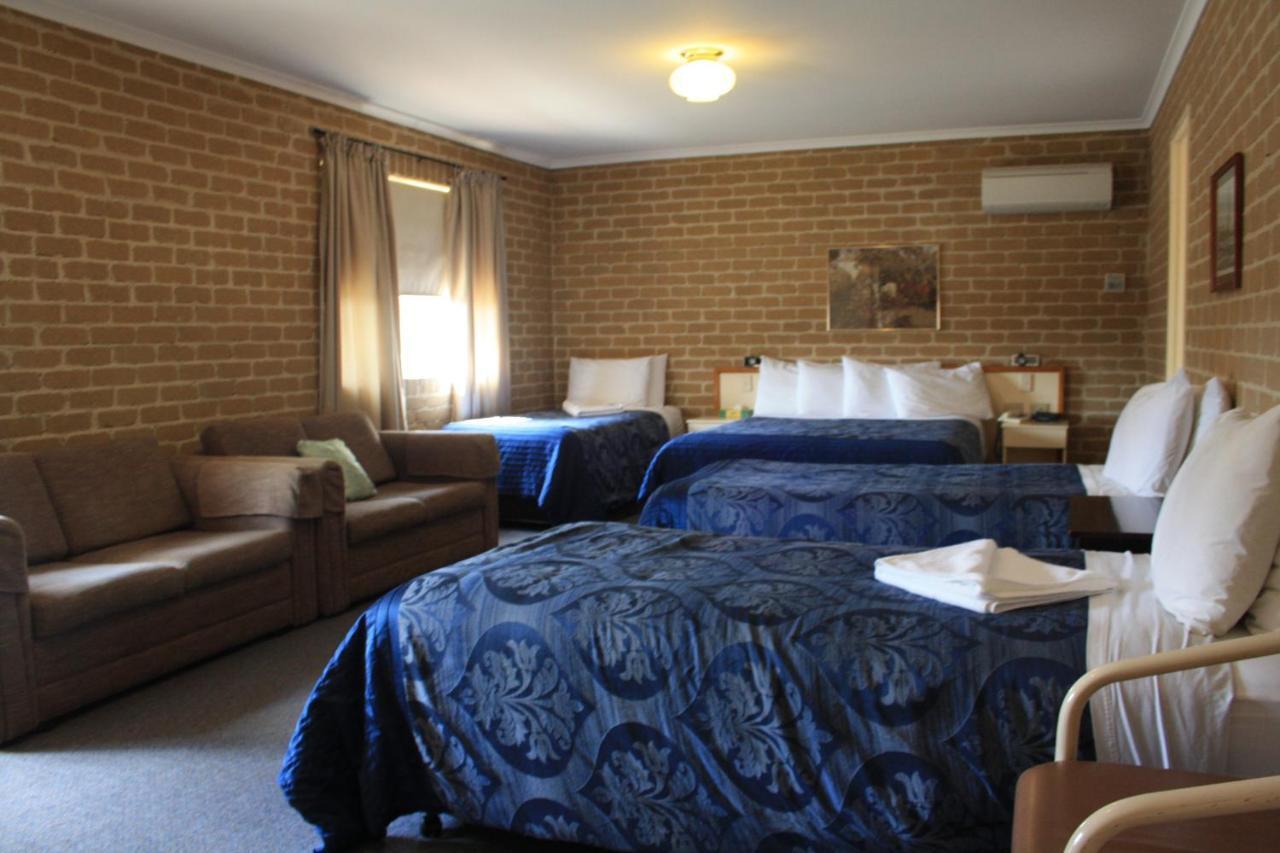 Grand Manor Motor Inn Queanbeyan Kültér fotó